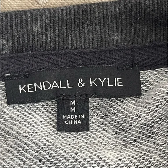 Kendall & Kylie Jenner Los Angeles Cropped Sweatshirt - Picture 6 of 7